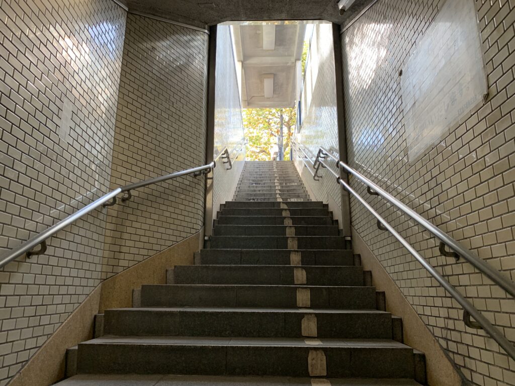 茅場町4b出口の階段